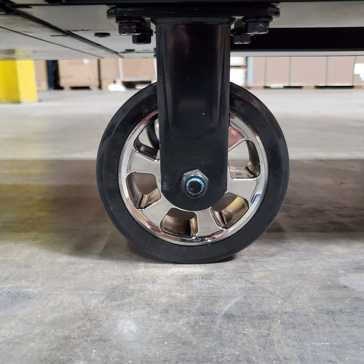 used toolboxScratch & Dent, Extreme Tools DX Series 72 x 21 Triple Bank Roller, Hutch & Side Locker Combo in Black-Blue