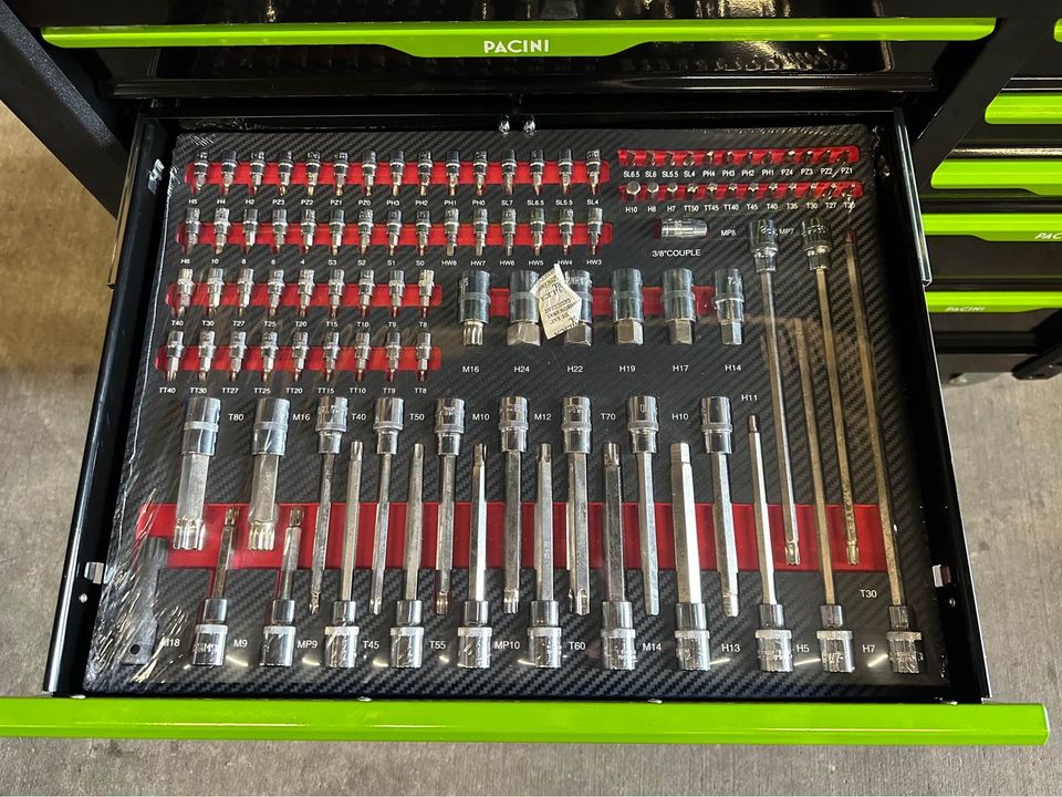 12 DRAWER TOOL BOX COMPLETE WITH 6 DRAWERS OF TOOLS