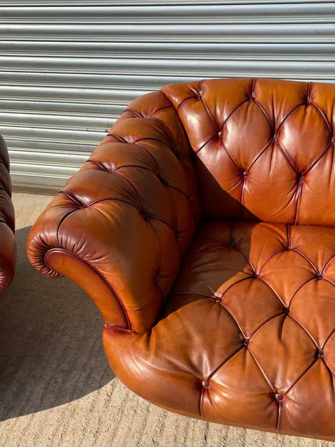 TETRAD OSKAR LEATHER SUITE INCLUDING GRAND SOFA, 2 ARMCHAIRS + FOOTSTOOL