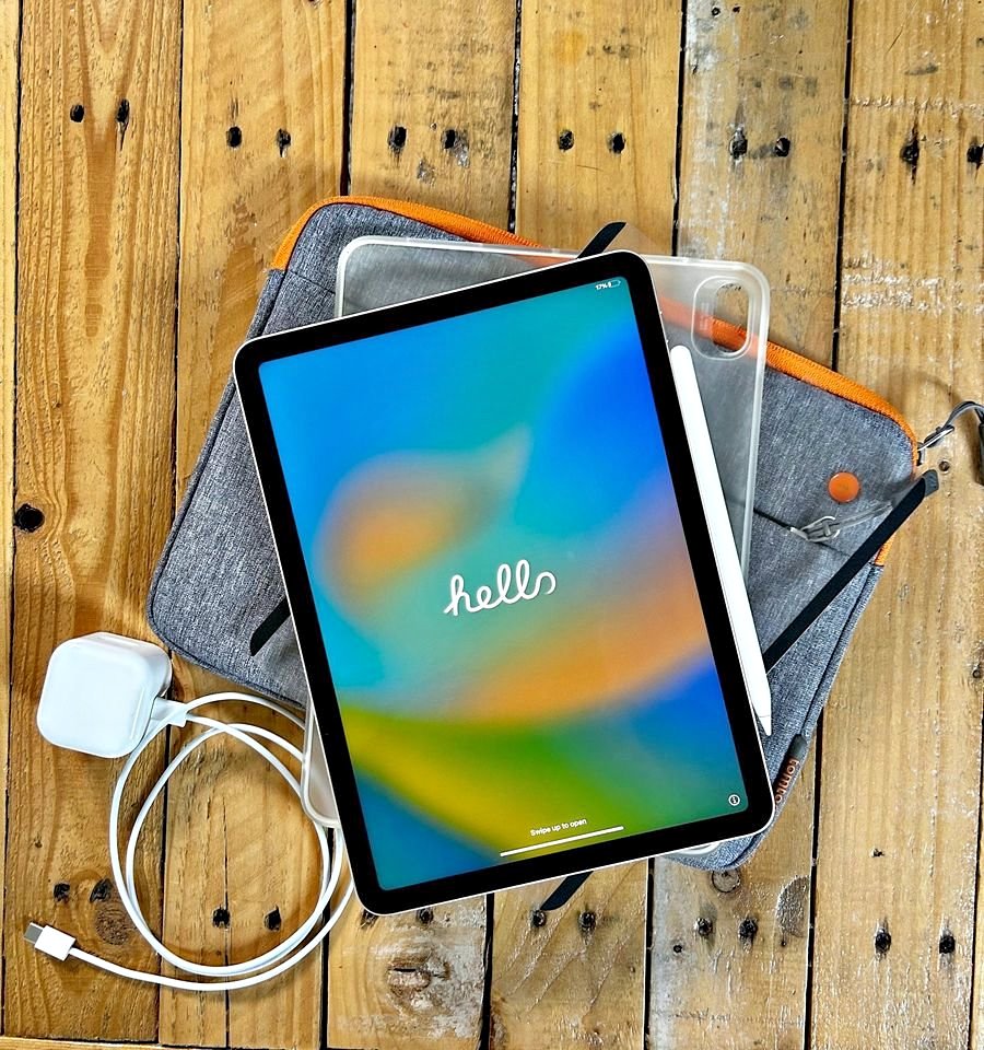 iPad Air 5th gen (2022) and Apple Pencil 2nd gen 256GB