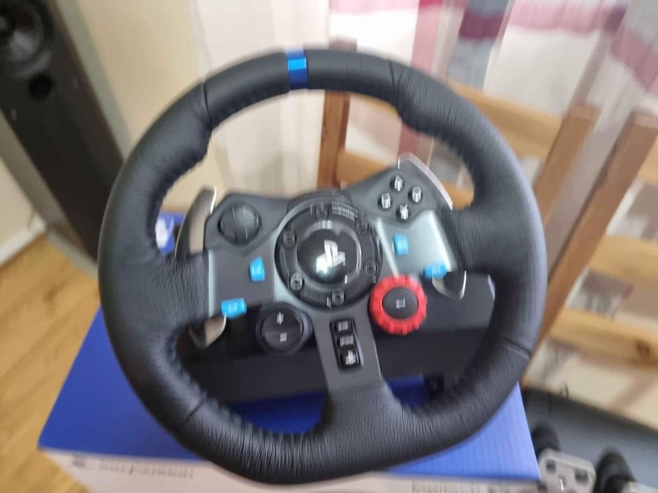Logitech G920 Driving Force Racing Wheel and Floor Pedals