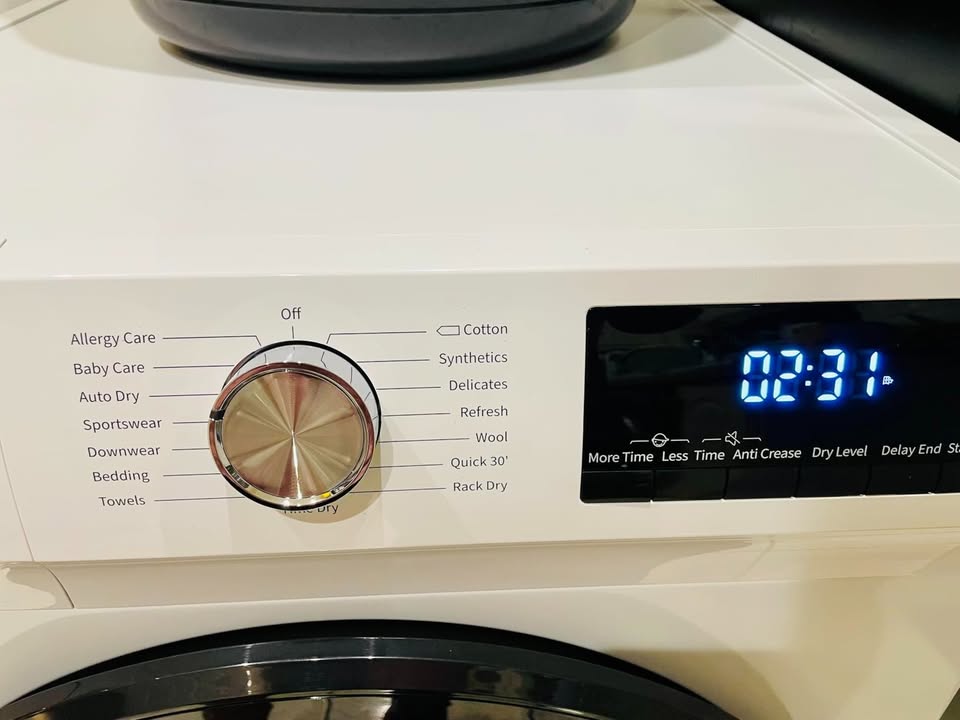 Hisense DH1Q802BW2 freestanding front-loading tumble dryer, 60 cm, heat pump